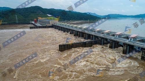 液動(dòng)下開式堰門在防洪工程中的應(yīng)用